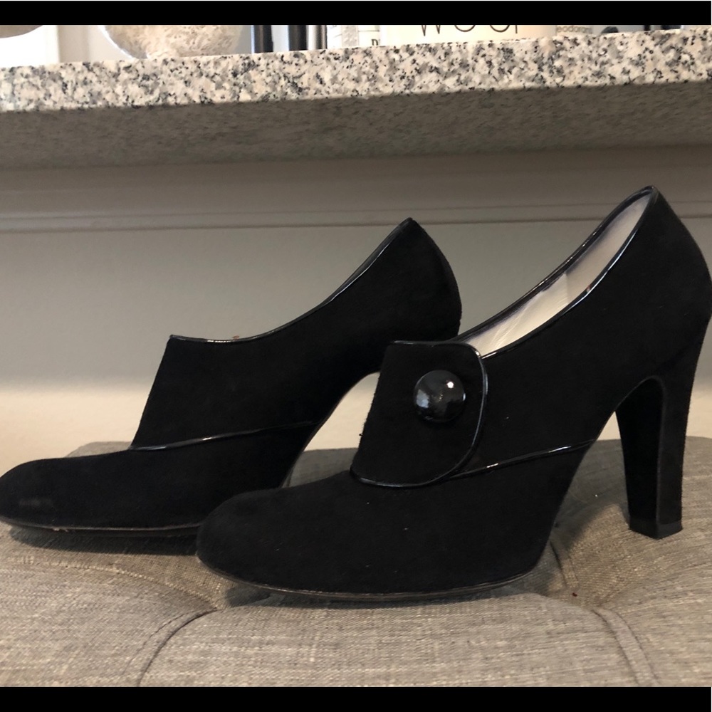 Marc Jacobs Mary Jane inspired black suede pumps